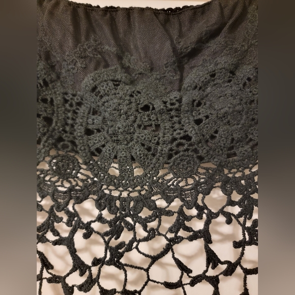 Solemio Los Angeles - Black lace Crop Top - Picture 3 of 3